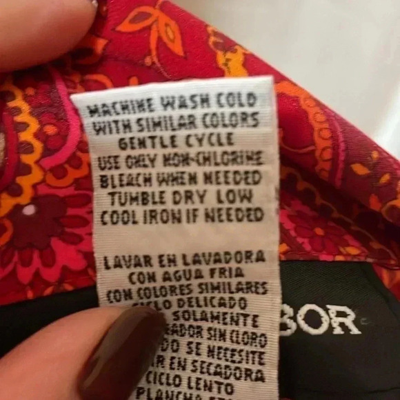 Sag Harbor Women’s Medium Red Paisley Floral 3/4 Sleeve Button Down Blouse - Picture 7 of 7